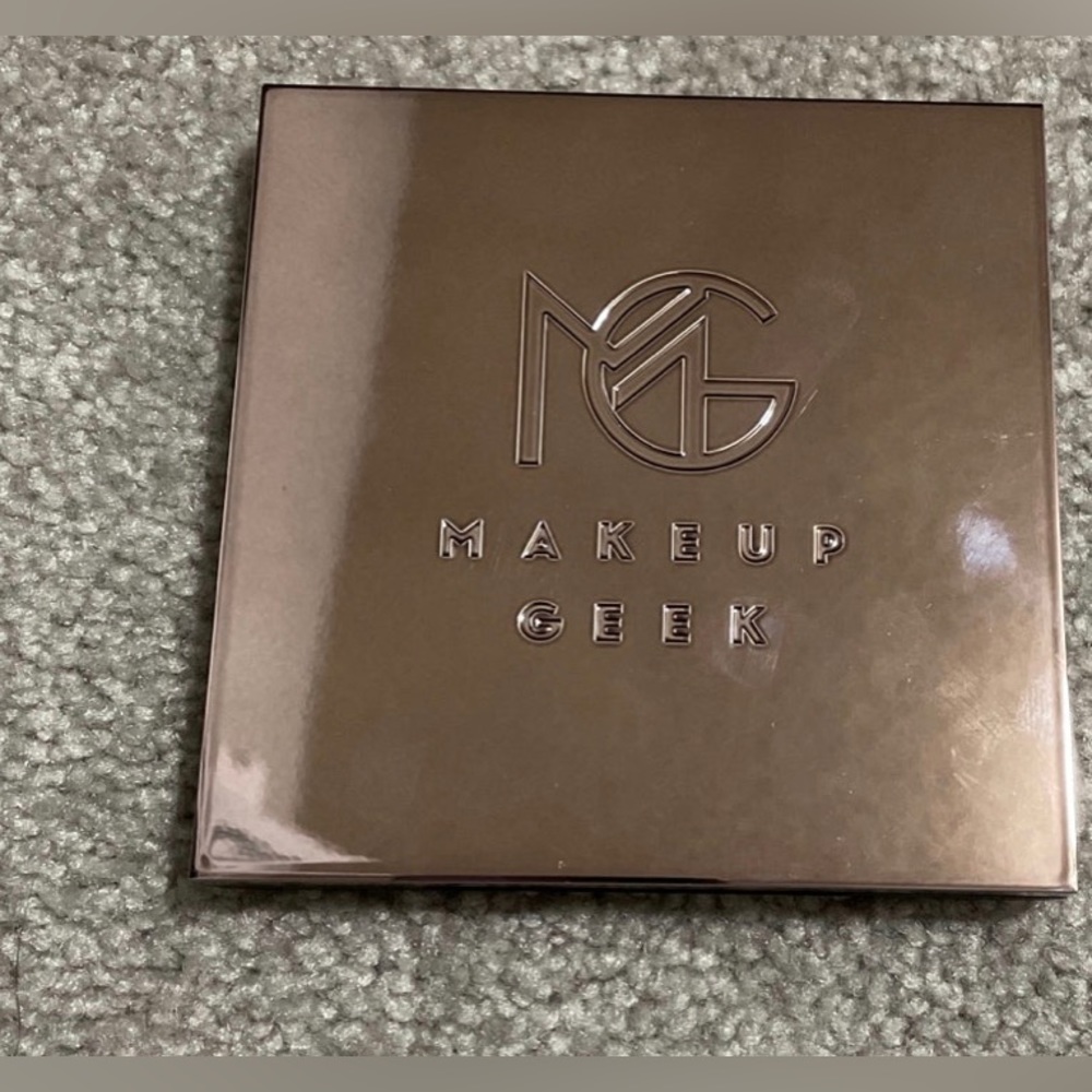 DISCONTINUED Makeup Geek 9 Eyeshadow and Palette